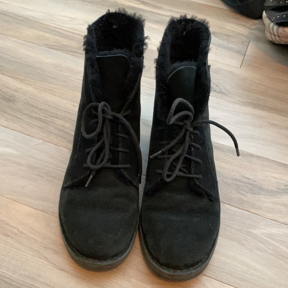 UGG Boot - Picture 2 of 3